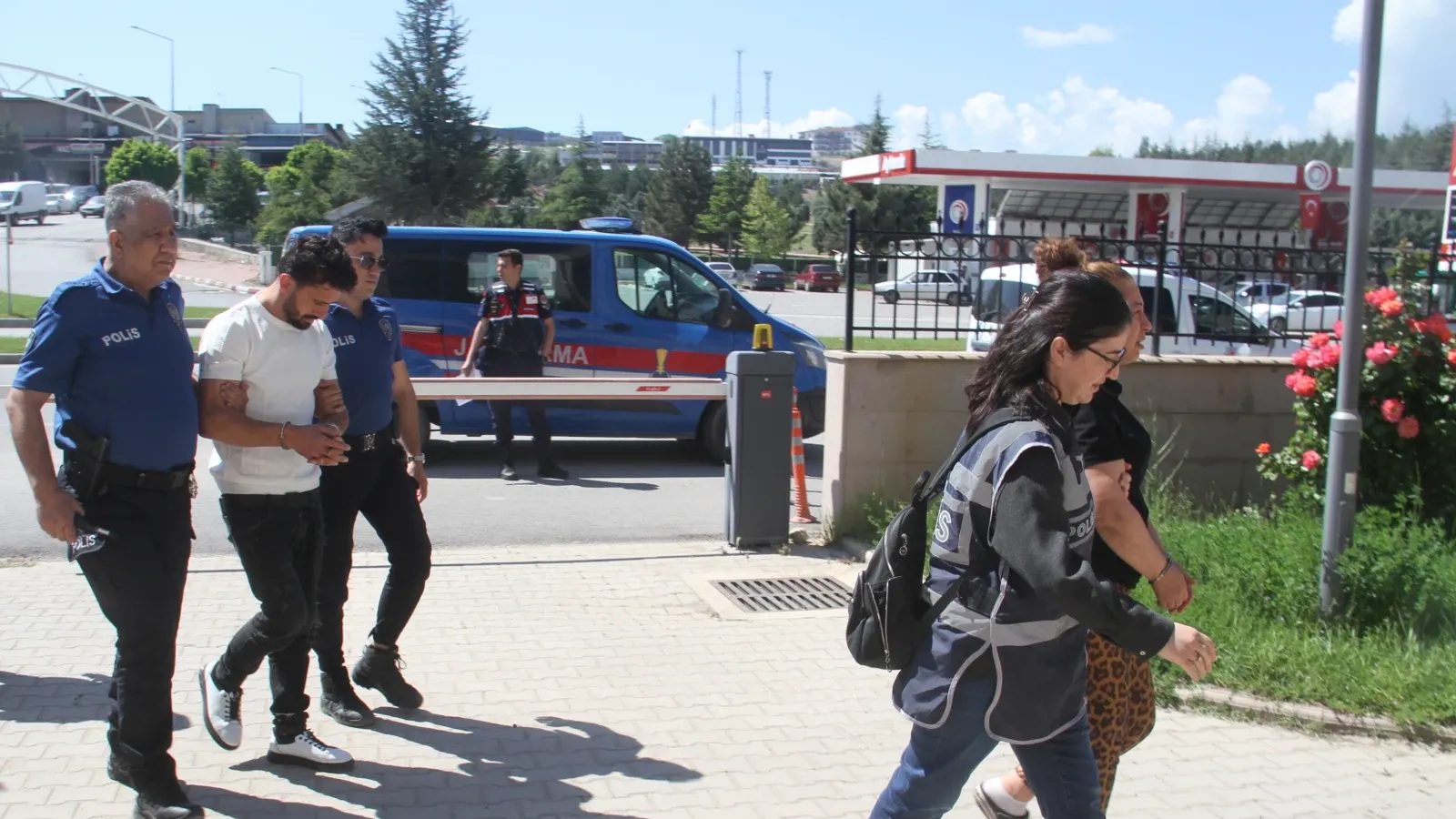 Konya'da sahte altın operasyonunda yakalanan 5 şüpheli adliyede