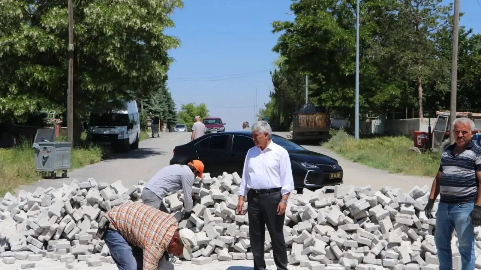 Ulaş'ta kilit parke taşı çalışmaları sürüyor