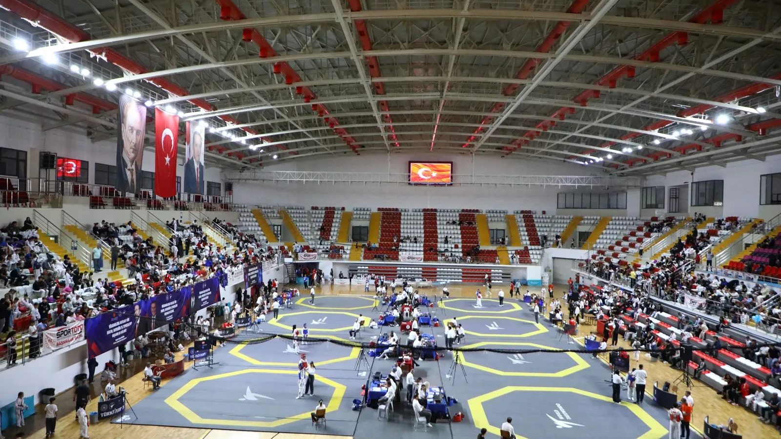 Sivas'ta, Gençlik ve Spor Bakanlığı Spor Okulları'nda yaz dönemi başladı