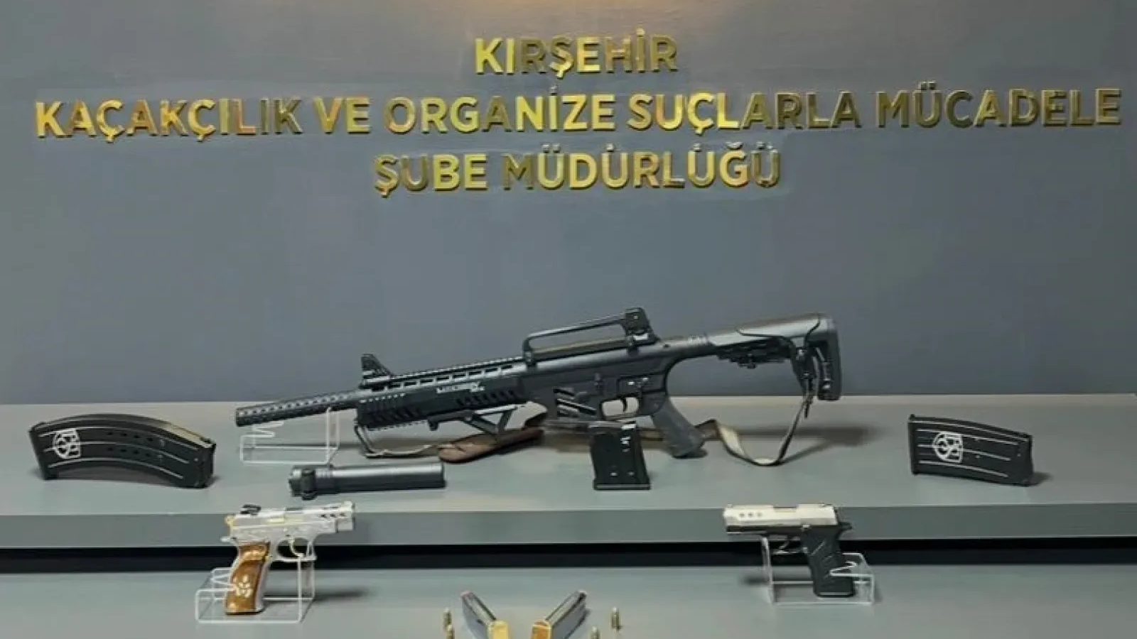 Kırşehir'de ruhsatsız silah ele geçirildi