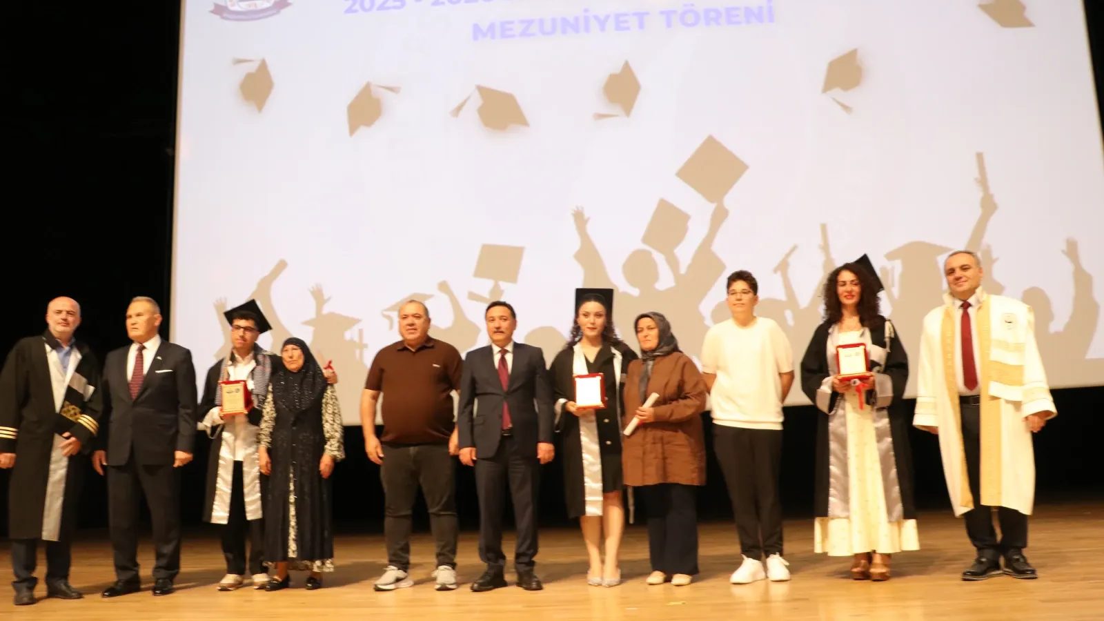 Erciyes Üniversitesi İletişim Fakültesi'nde mezuniyet töreni düzenlendi