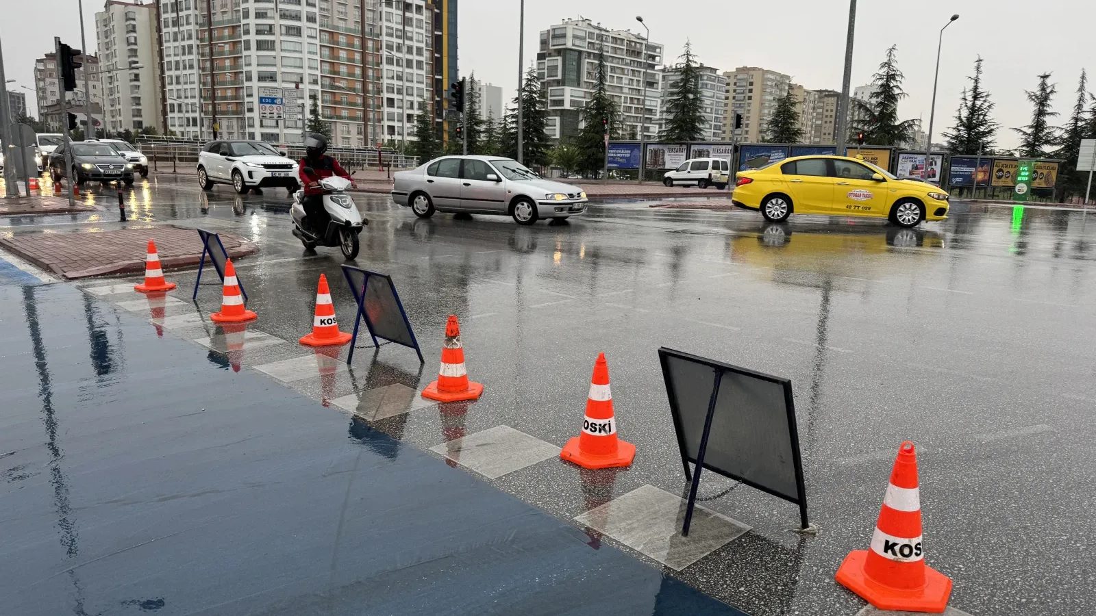 Konya'da sağanak hayatı olumsuz etkiledi