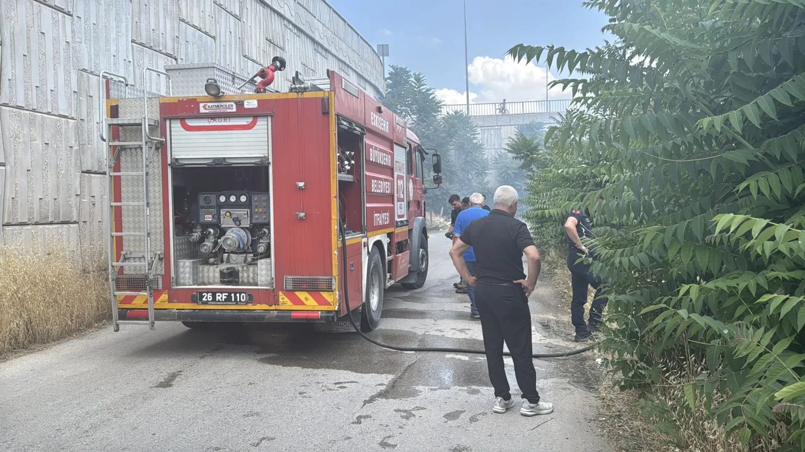 Eskişehir’de ot yangını büyümeden söndürüldü