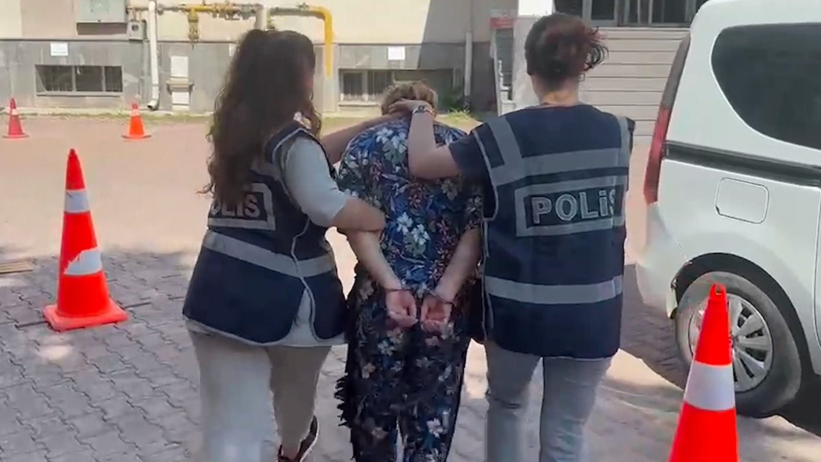 Hırsızlık suçundan 80 yıl kesinleşmiş hapis cezası bulunan kadın şahıs yakalandı