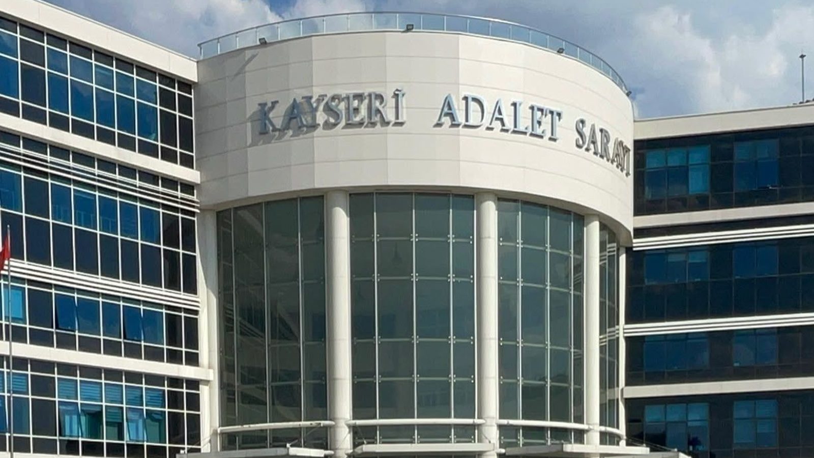 Uyuşturucu ticaretiyle yargılanan 2 sanık hakkında karar çıktı