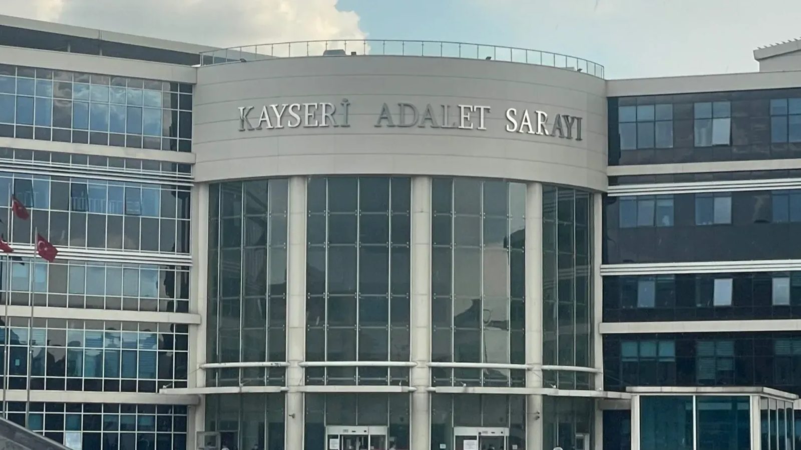 Eşini darp ve tehditten yargılanan sanık: Neşet Ertaş’ın dediği gibi kendim ettim kendim buldum