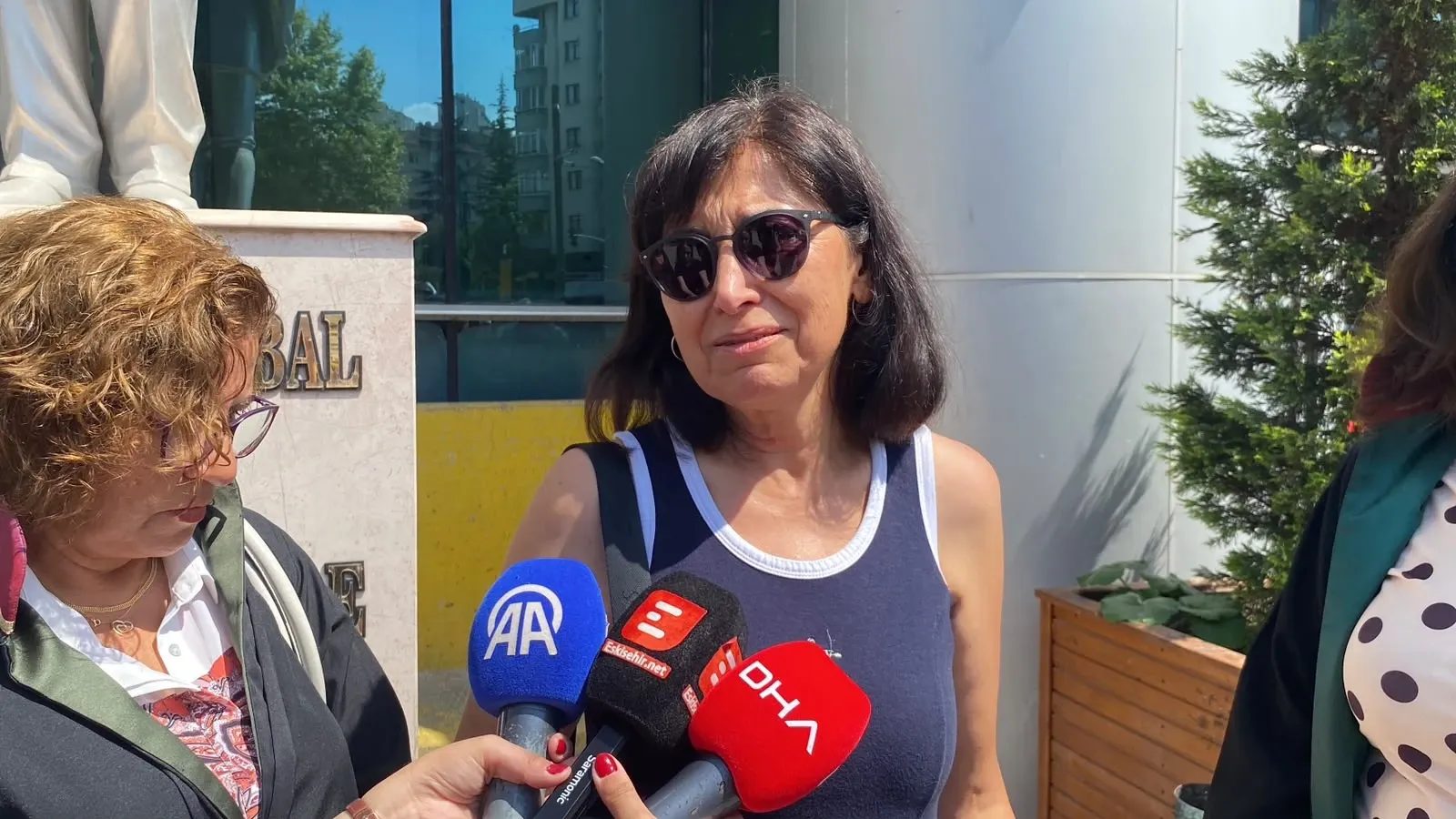 Eskişehir'de otomobiliyle çarptığı kadının ölümüne neden olan sanığa 5 yıl 4 ay hapisle tahliye kararı