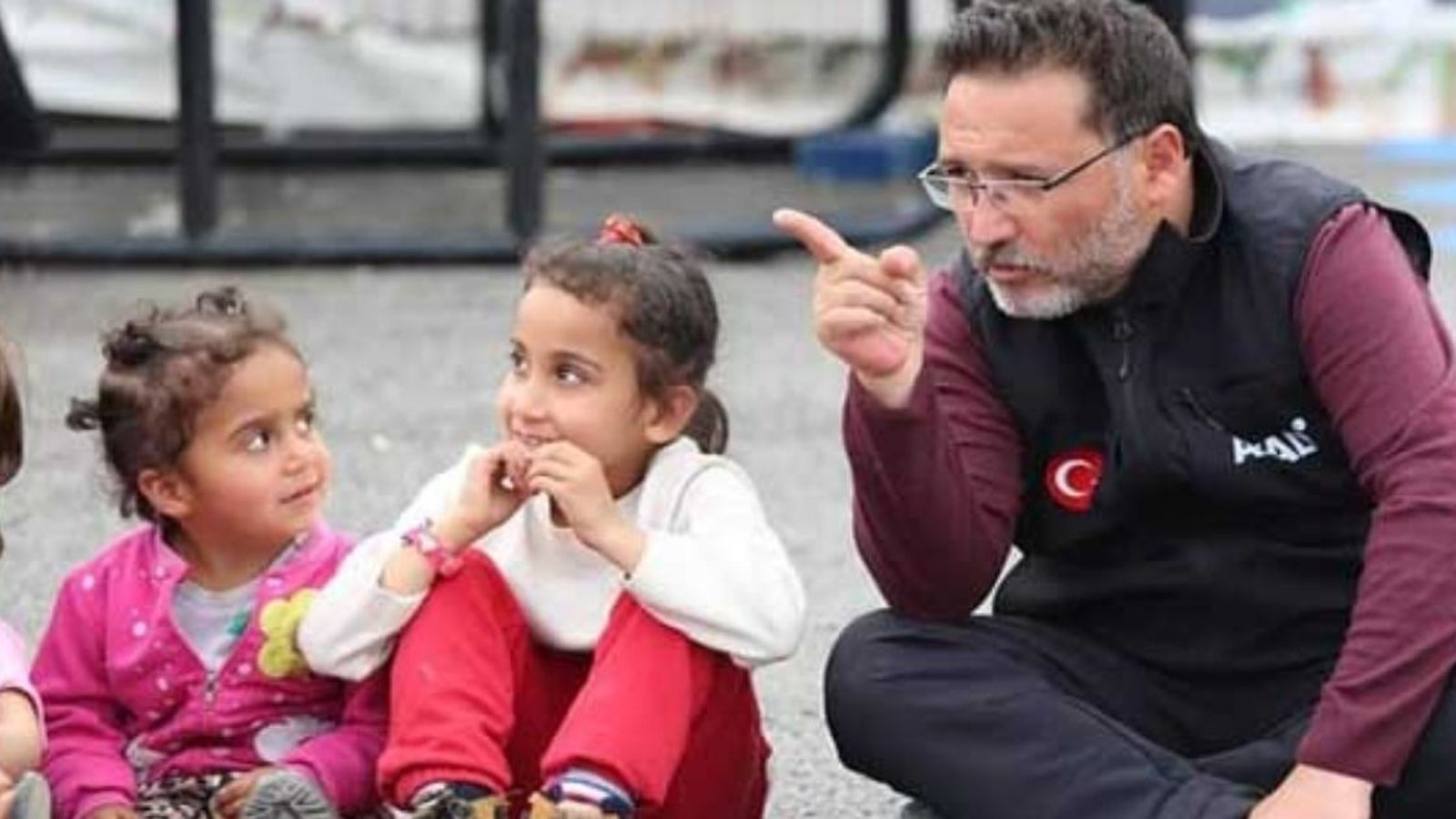 Deprem bölgesinde dikkat çeken Gökmen Çiçek anısı