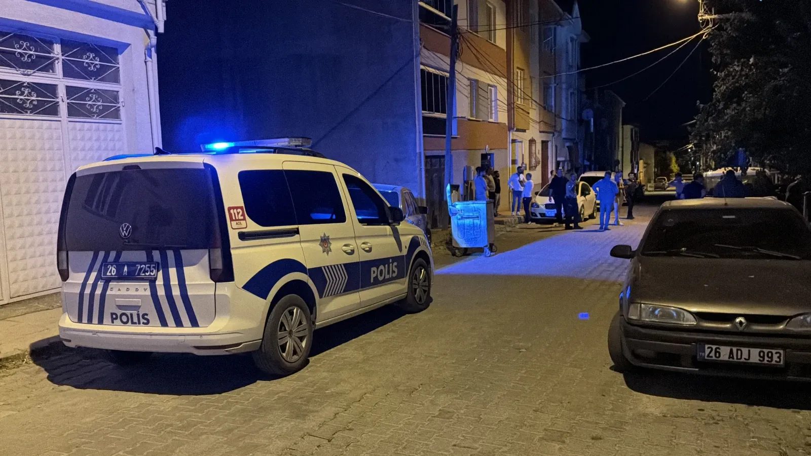 Eskişehir'de aileler arasında çıkan kavgada 1'i polis 11 kişi yaralandı