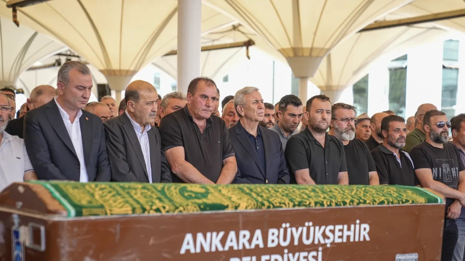 Ankara'da hafriyat kamyonunun karıştığı kazada hayatını kaybeden işçi son yolculuğuna uğurlandı