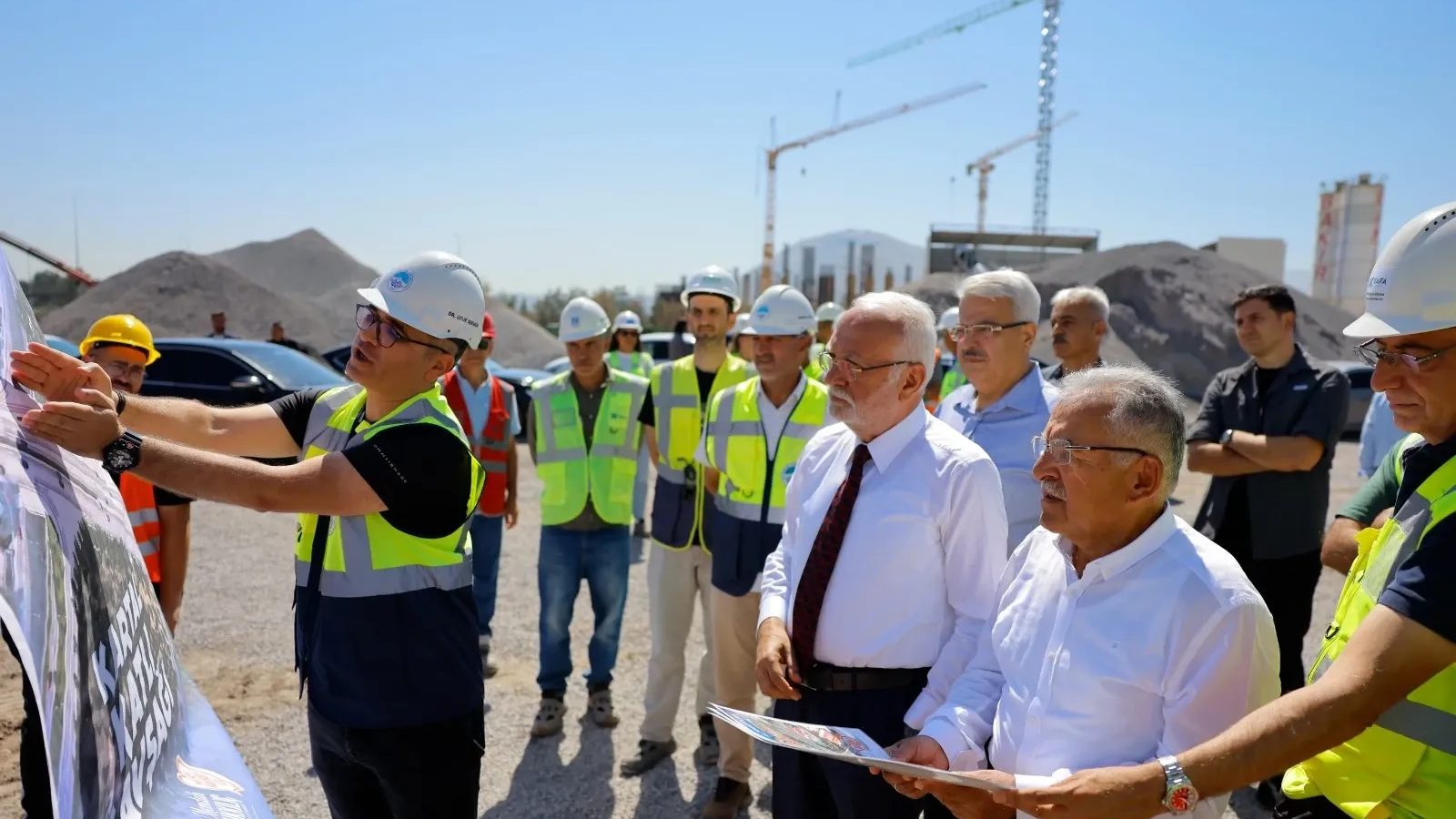 Başkan Büyükkılıç, “Kartal Kavşağı yıl sonu trafiğe açılacak”