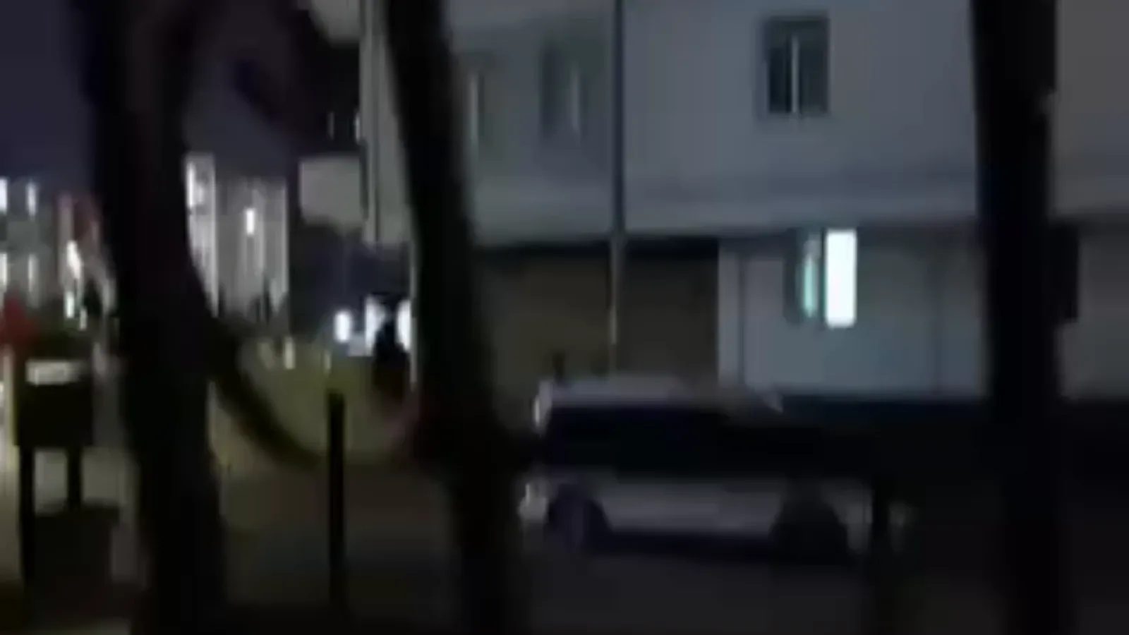 Zümrüt Mahallesi Çeltik Sokak'ta aydınlatma lambaları arızalı