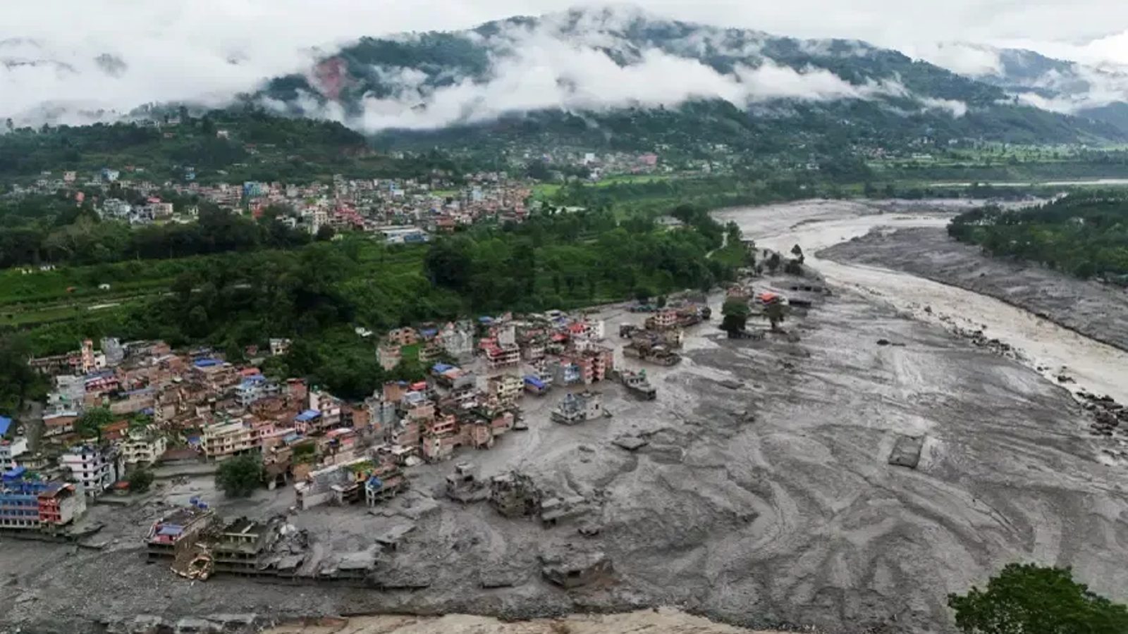 Nepal'deki selde hayatını kaybedenlerin sayısı 270'e çıktı