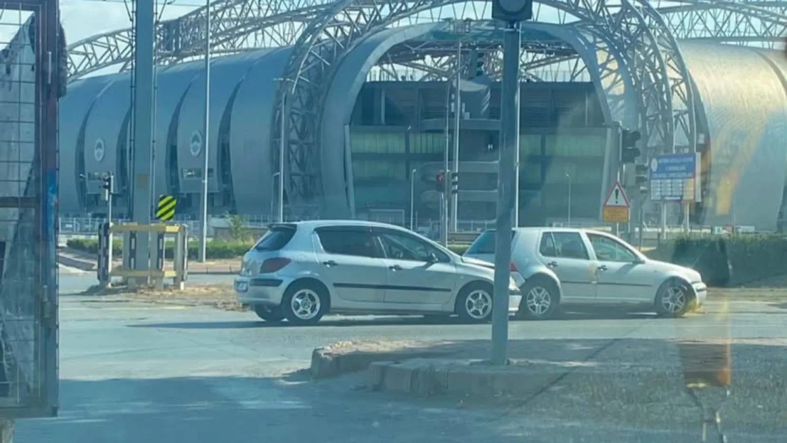 Kayseri'de stadyum karşısında maddi hasarlı kaza