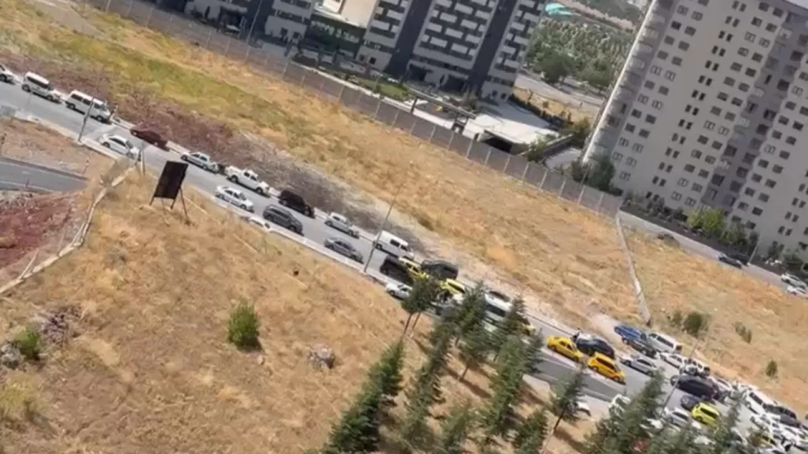 Kayseri'de Şehit Tuğ General Aydoğan Aydın Caddesi'nde trafik kilitlem