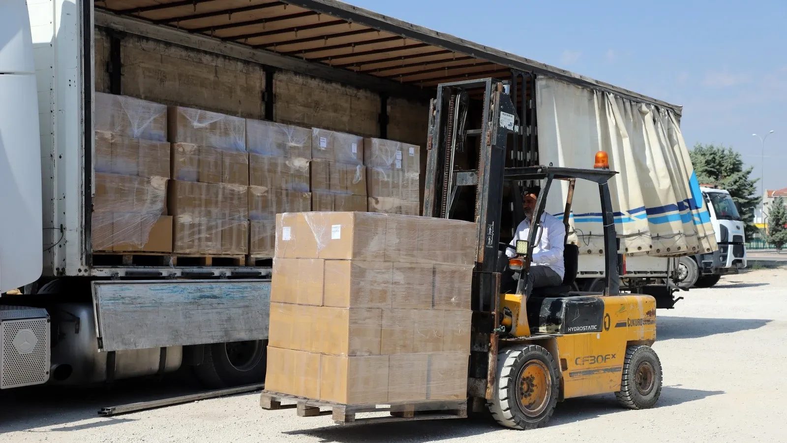 Cihanbeyli Belediyesi'nden 600 aileye gıda desteği