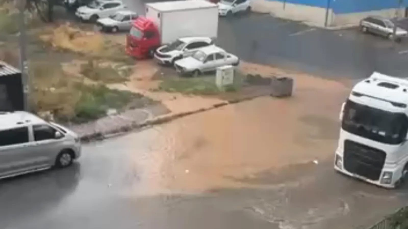 Mimsin'de yüzme havuzu