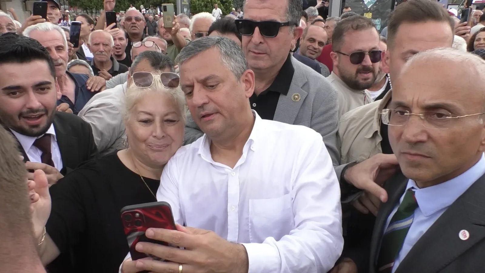 Özgür Özel, “Yasaksız Türkiye, vizesiz Avrupa geliyor”