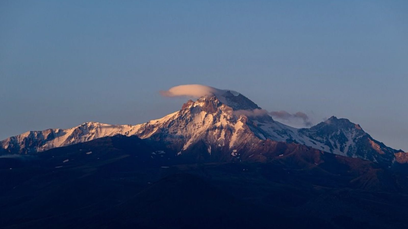 Erciyes’e sezonun ilk karı yağdı