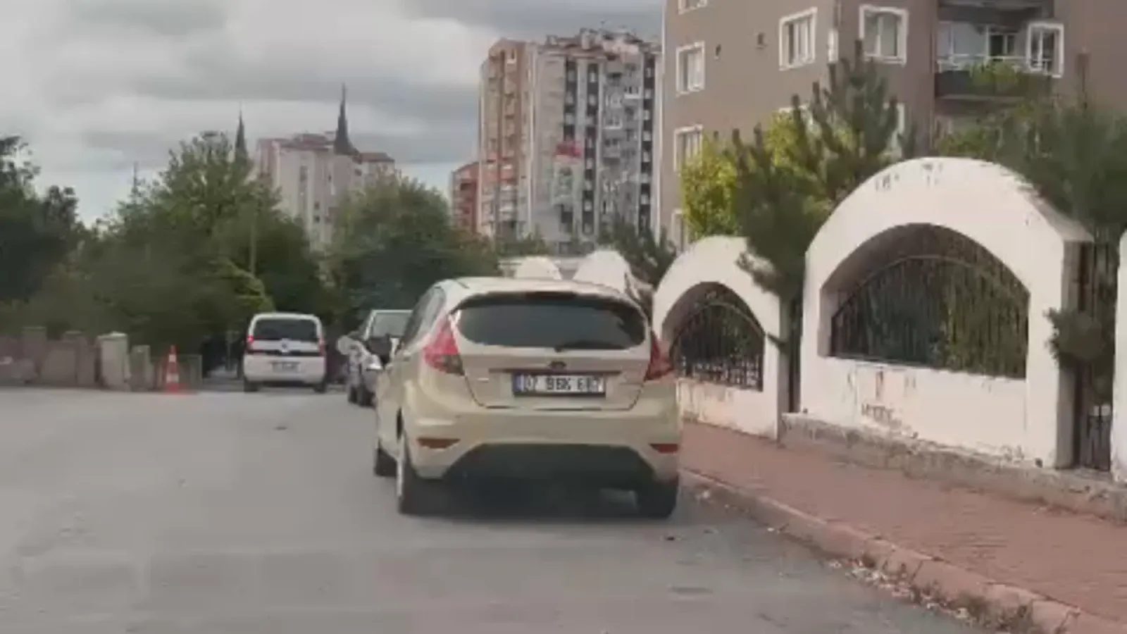 Talas Mevlana Halef Hoca Caddesi'nde su borusu patladı