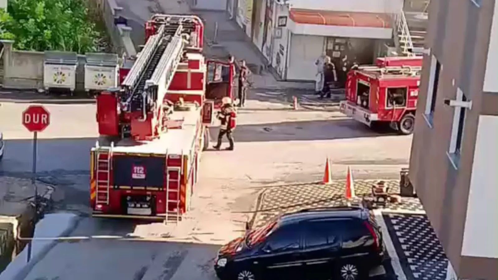 Erkilet General Emir'deki markette yangın çıktı, itfaiye müdahale ediy