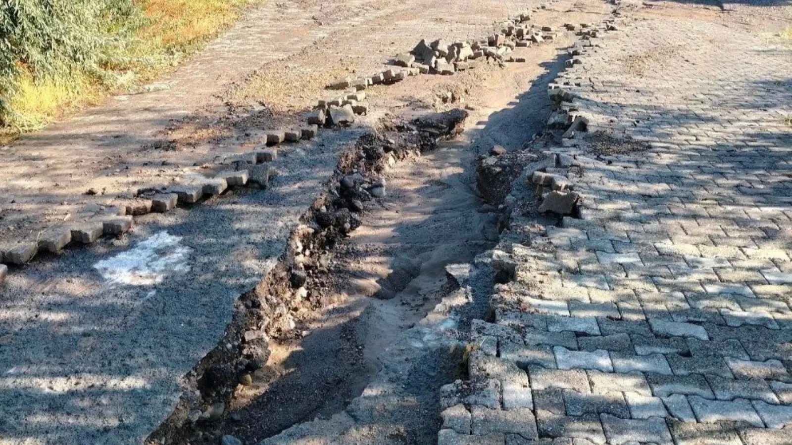 Hacılar Beğendik Seda sokak yağış sonrası hasar gördü