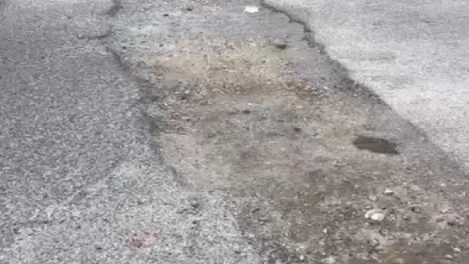Hürriyet Beşyol'da yol bozukluğu yetkililerin dikkatine sunuluyor