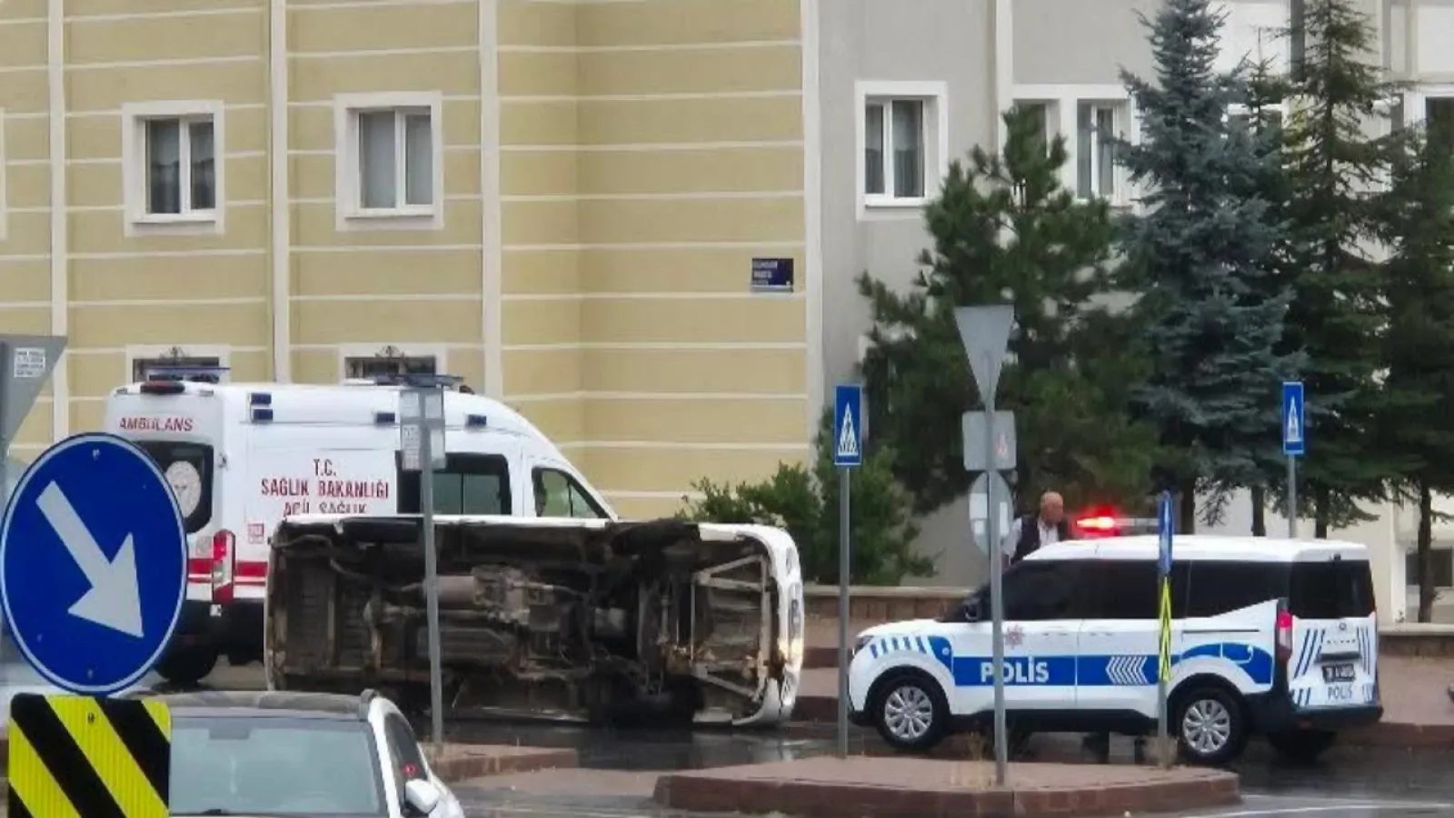 Kayseri İldem 3'te araç yan yattı