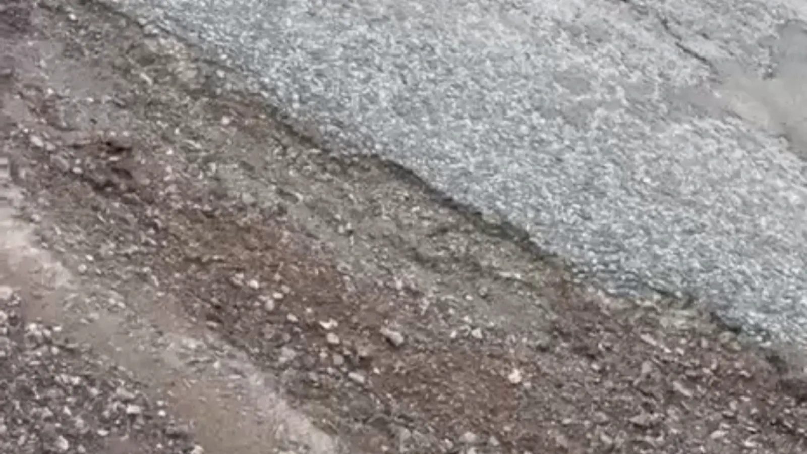 Eğribucak Mahallesi İnecik Caddesi'nde yol kenarı tehlikesi