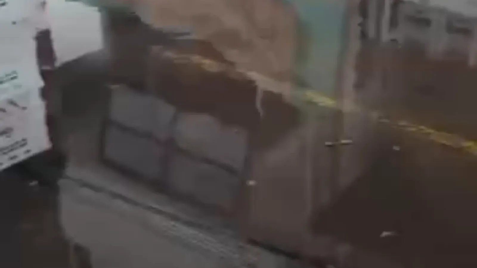 Erciyesevler kapalı pazar yerinde yağmur suyu akın sorunu