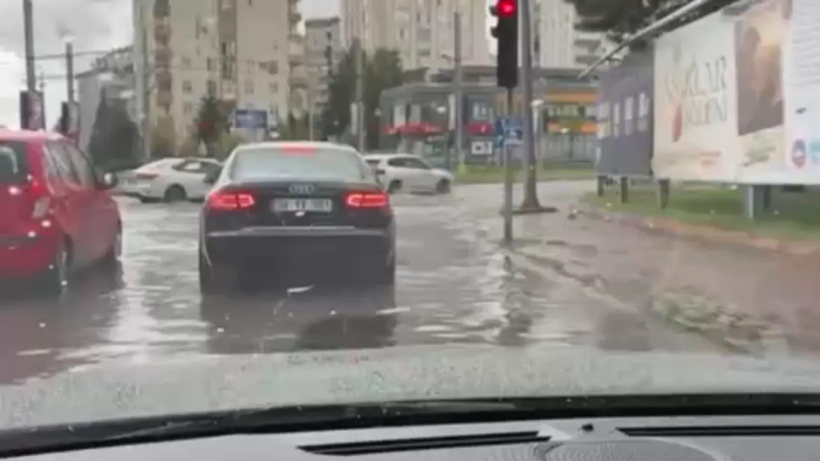 Kayseri'de Alparslan Mahallesi Sivas Bulvarı'nda yol su baskını