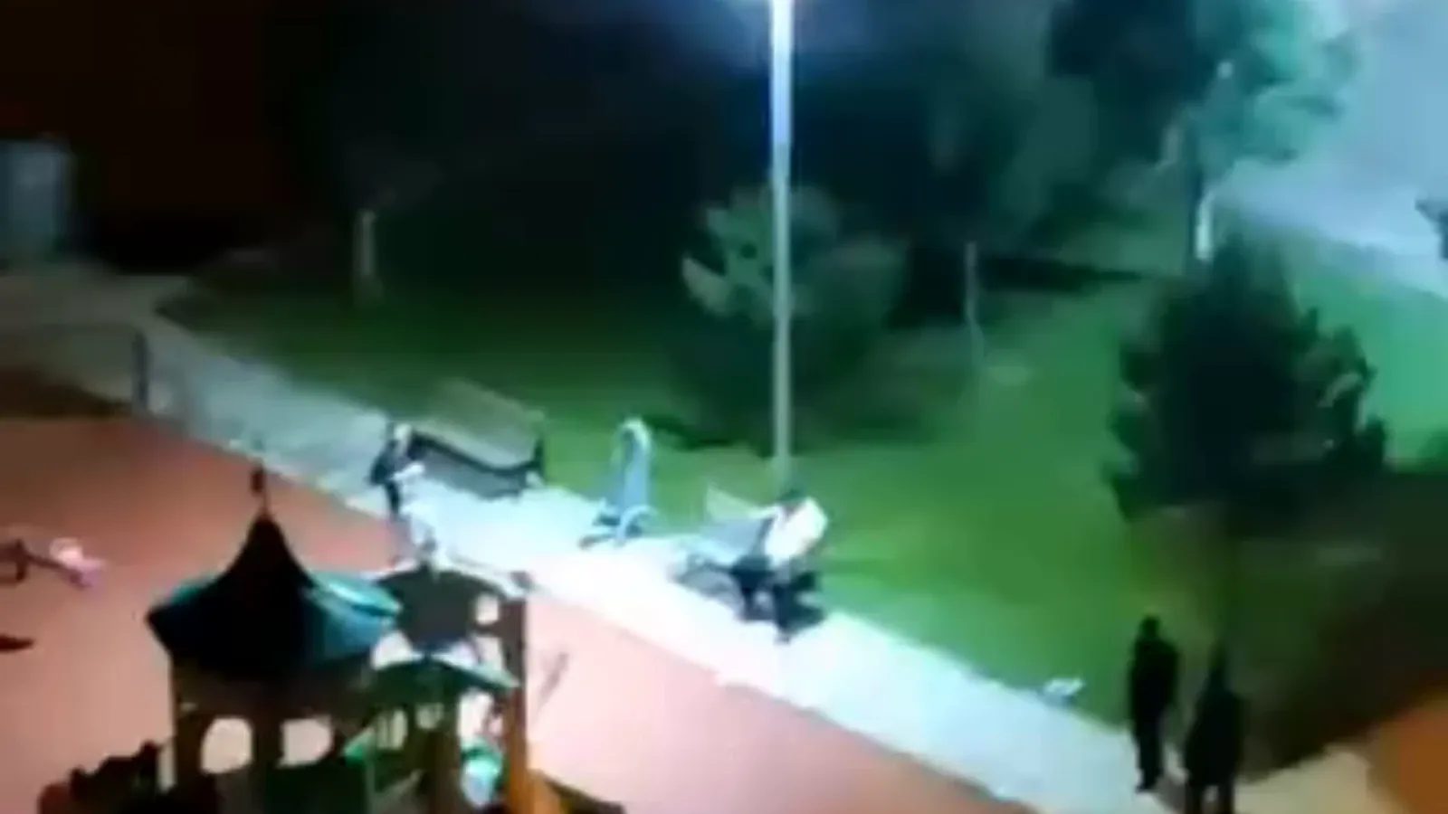 Tacettin Veli Mahallesinde park tesislerine zarar verildi