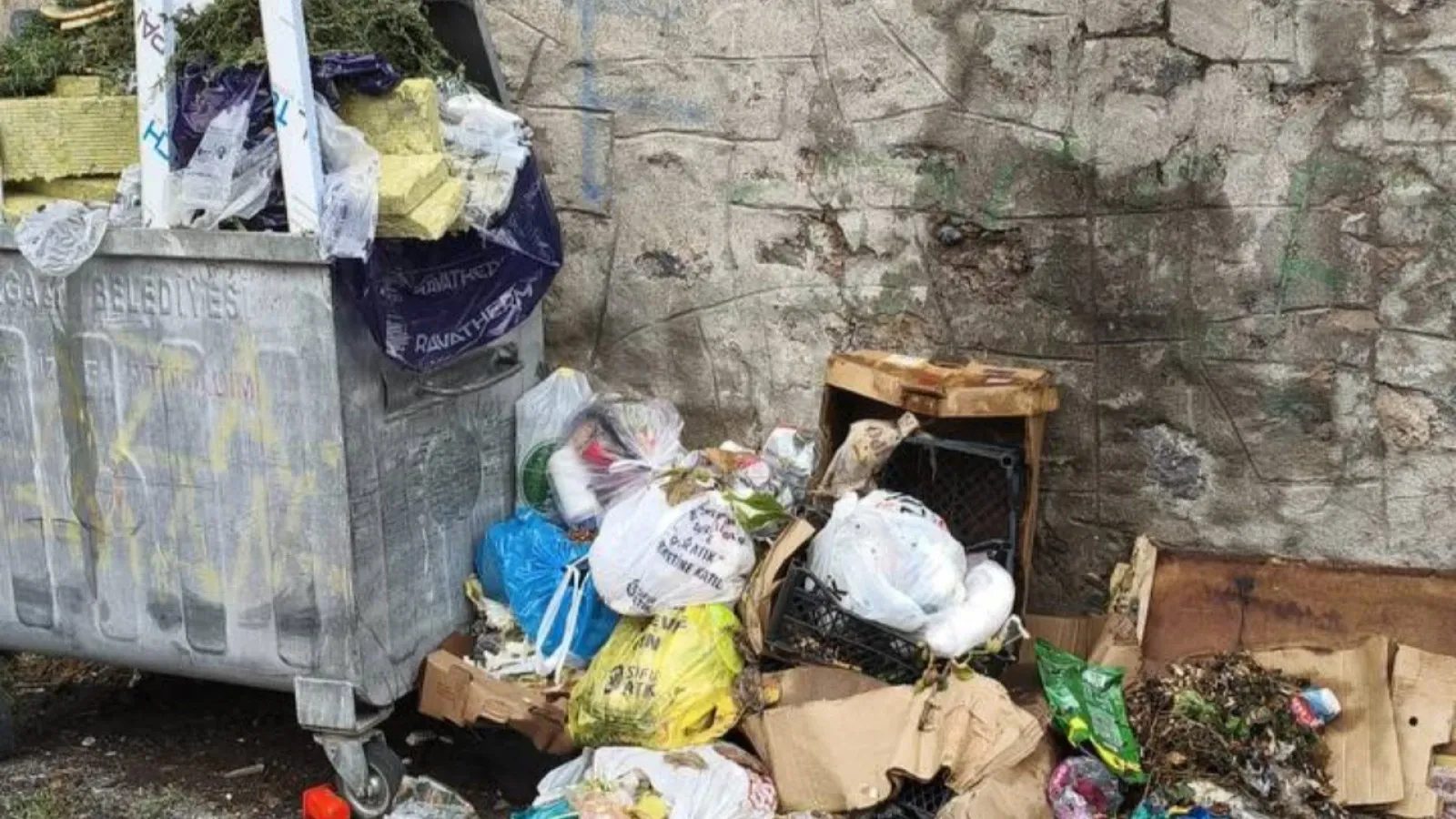 Hisarcık Mahallesi Ateş Sokak'ta çöp toplama sorunu