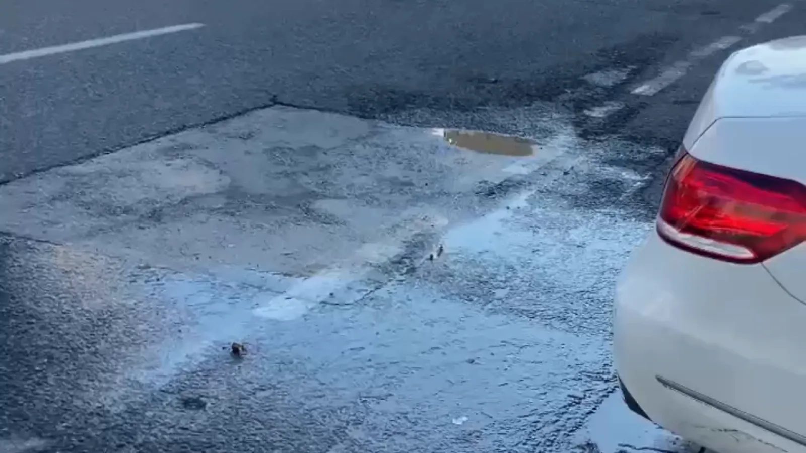 Kılıçaslan Kızılırmak Caddesi'nde su borusu patladı