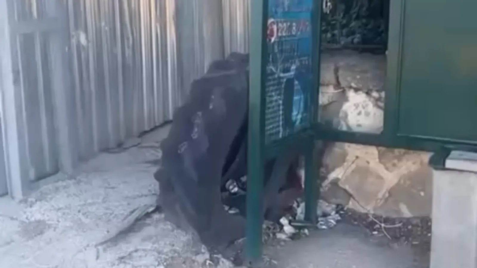 Himmetdede İstasyon'da 6197 numaralı durak bakımsız