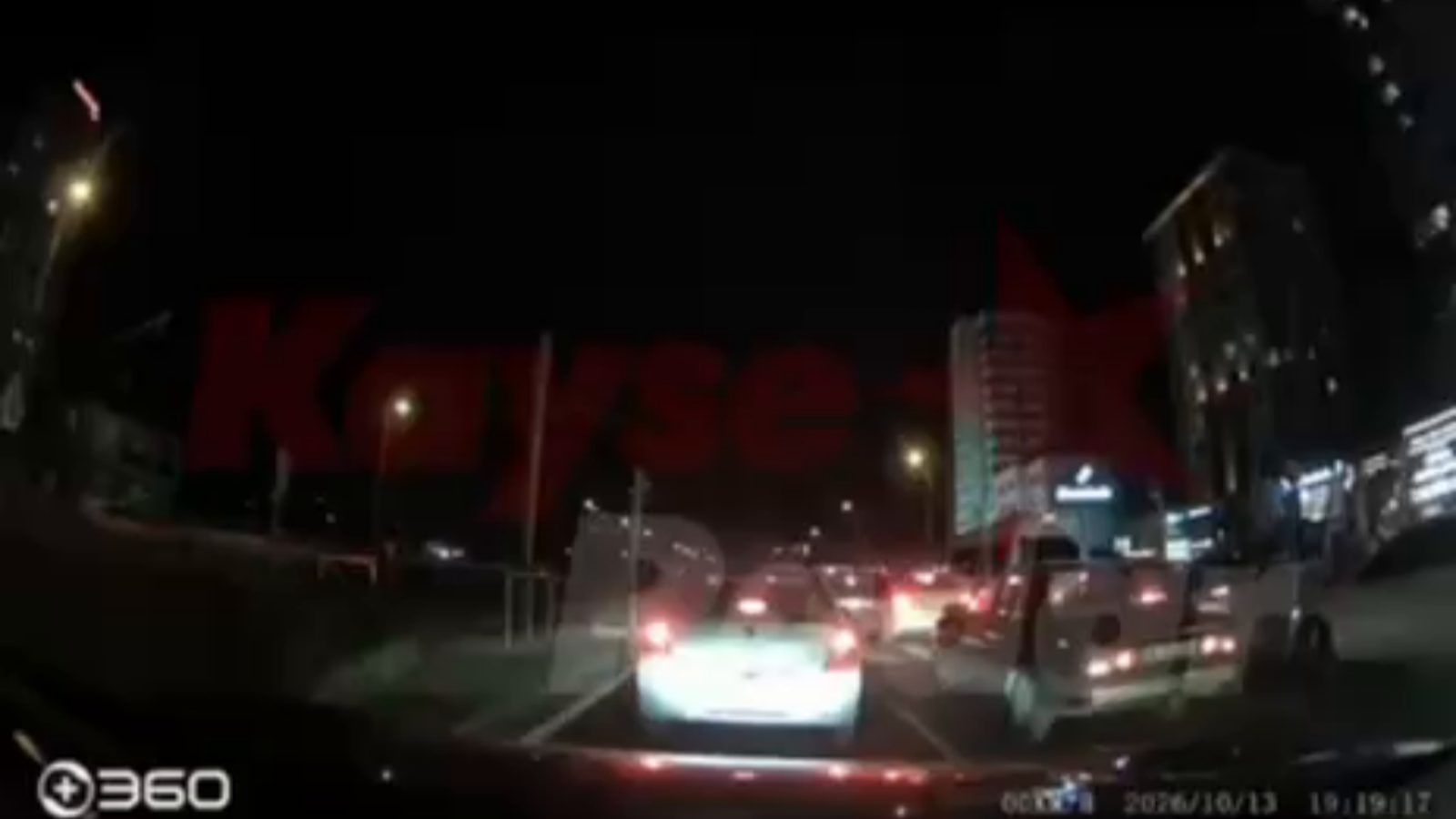 Kayseri Keçitepesi Tramvay Durağı'nda tramvay motokuryeye çarptı