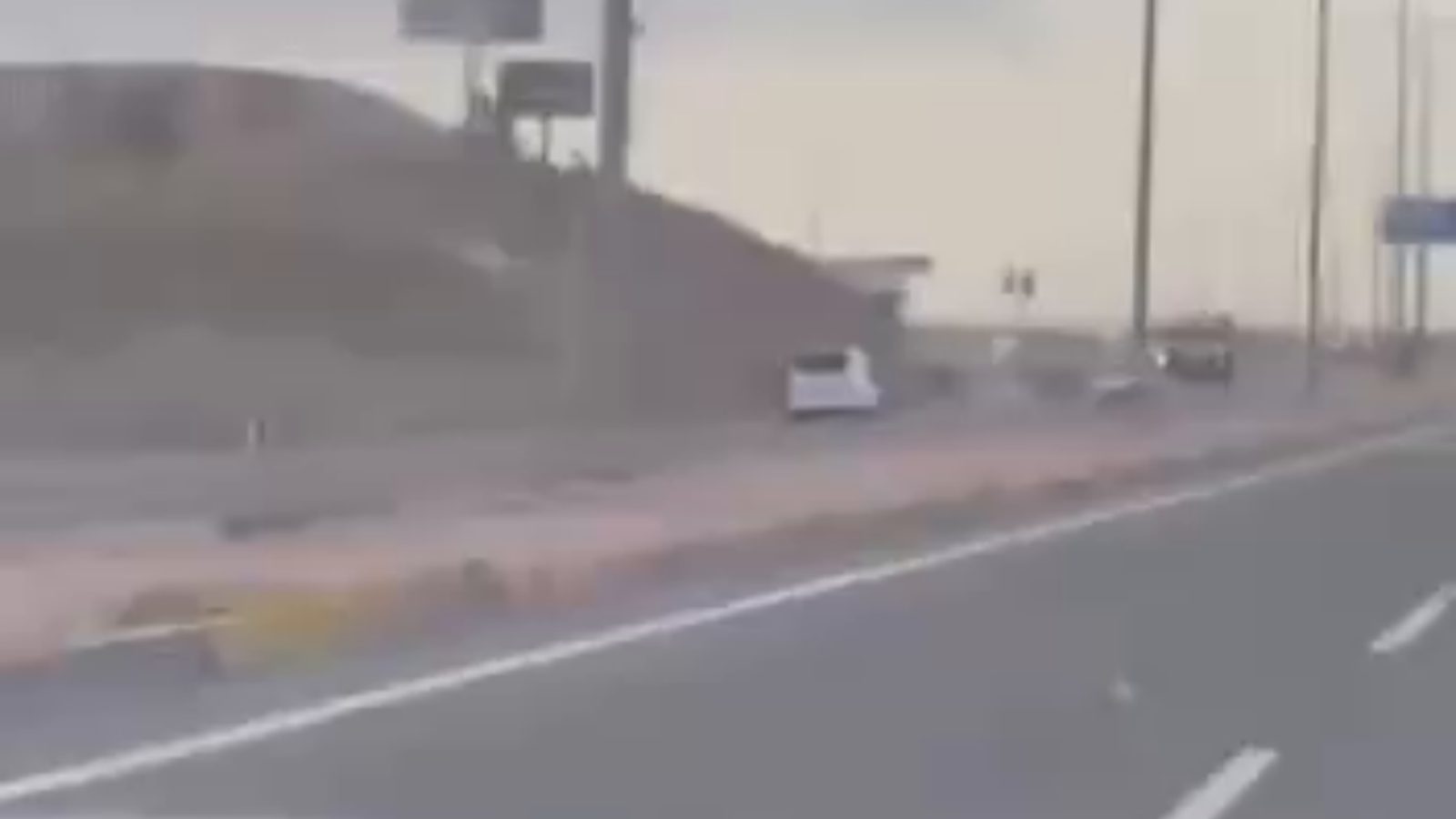 Ters yönde ilerleyen kamyon trafikte tehlike oluşturdu
