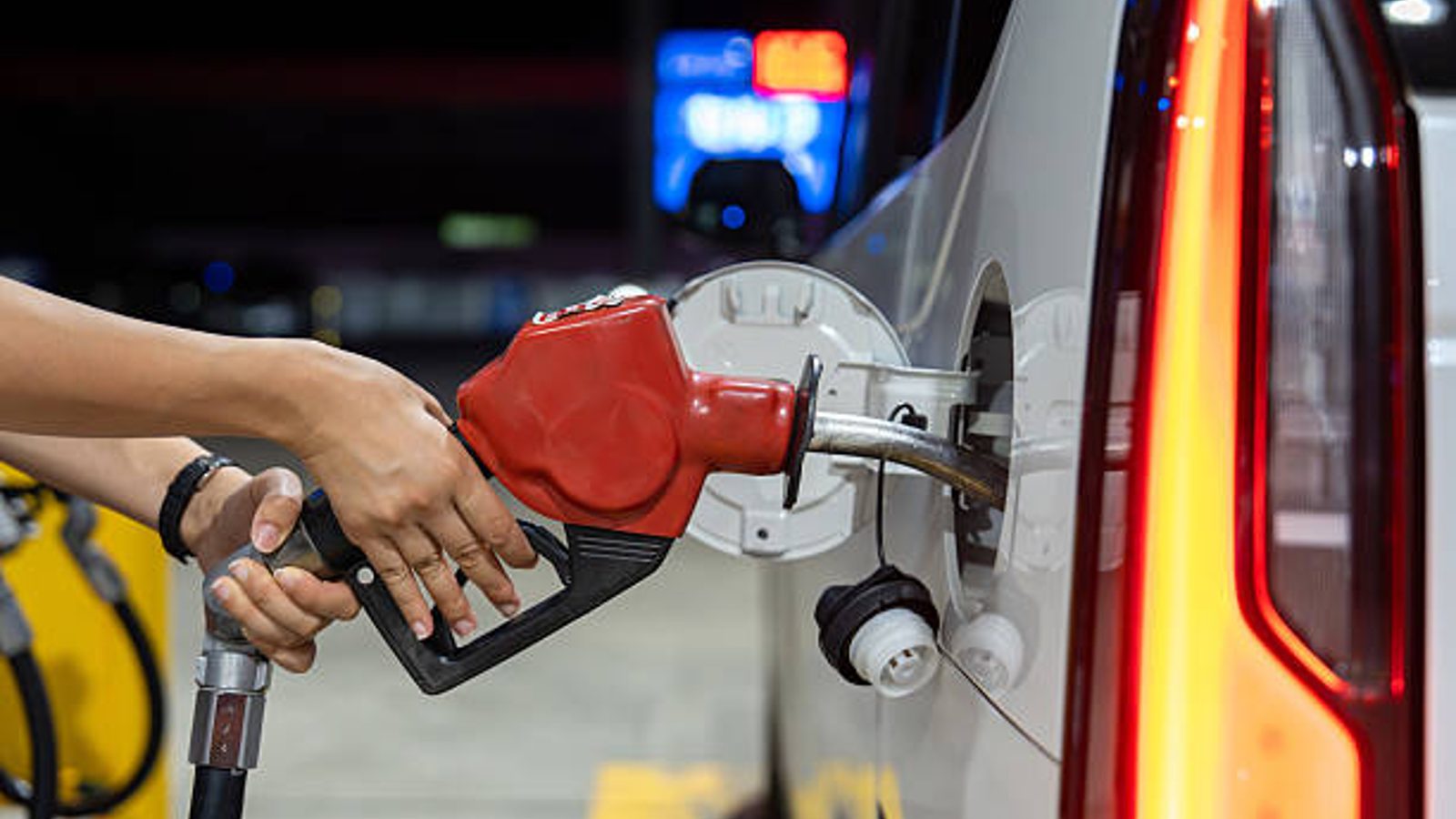 Benzine 5,65 lira indirim bekleniyor
