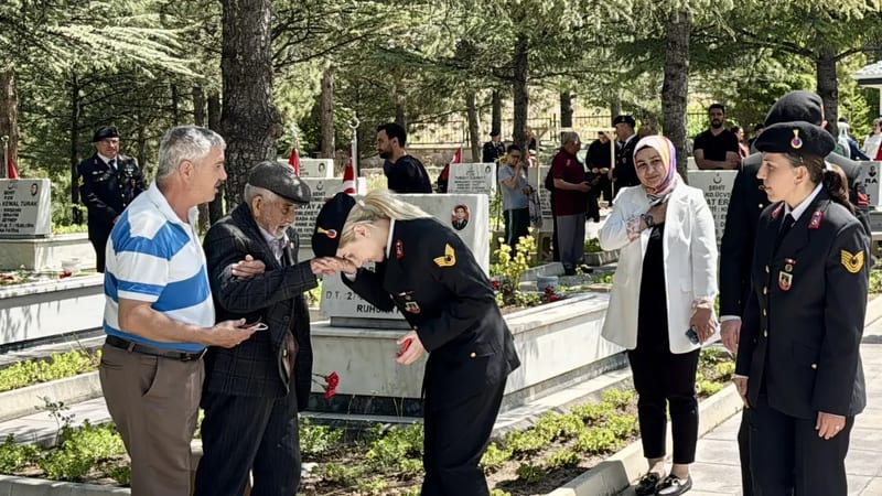 Kırşehir'de Kurban Bayramı arifesinde şehitlikler ziyaret edildi 2