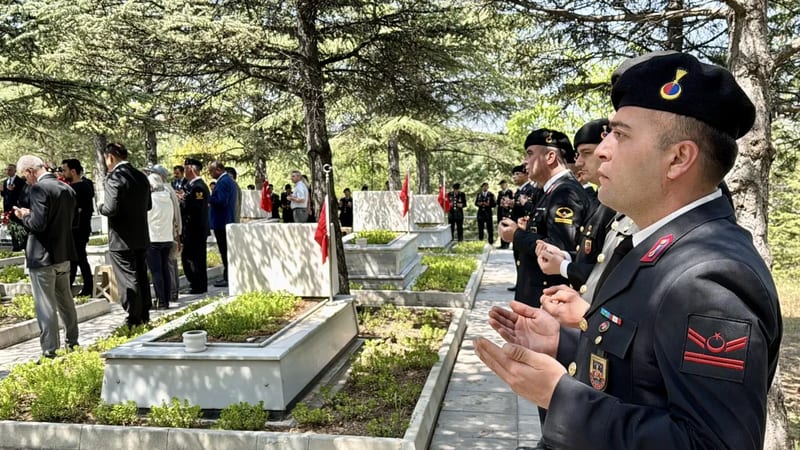 Kırşehir'de Kurban Bayramı arifesinde şehitlikler ziyaret edildi 1