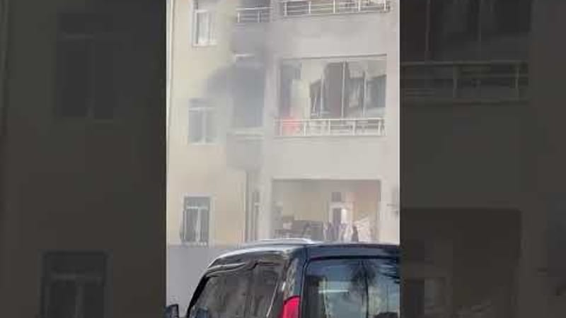 Kayseri'de Zümrüt Mahallesi'nde balkonda yangın 1