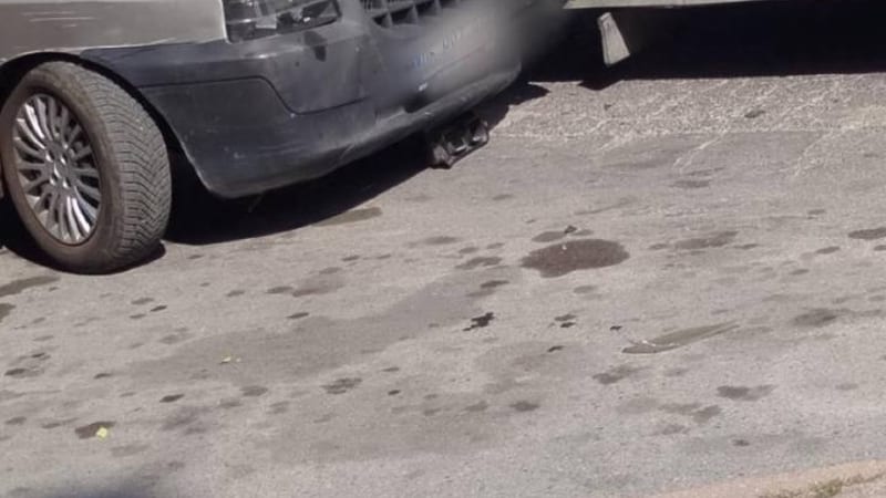 Hastane Caddesi'nde araç otobüs çarpışması