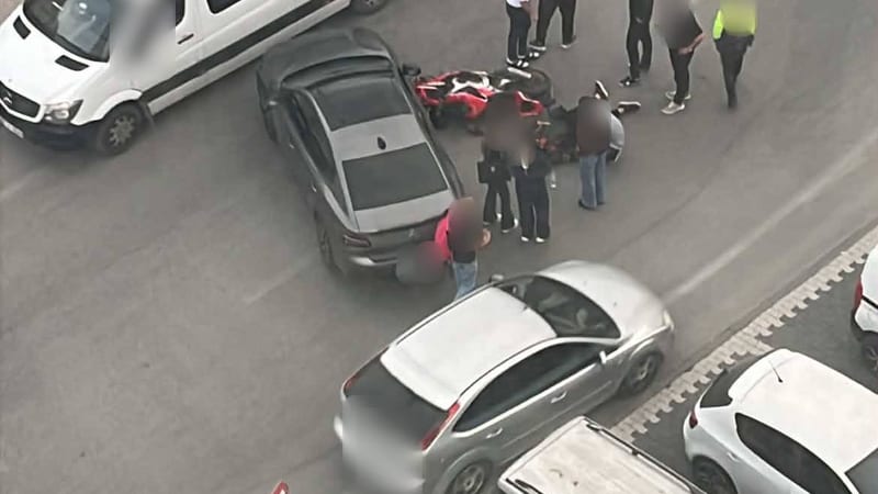 Gevher Nesibe Mahallesi'nde araç motosikletliye çarptı