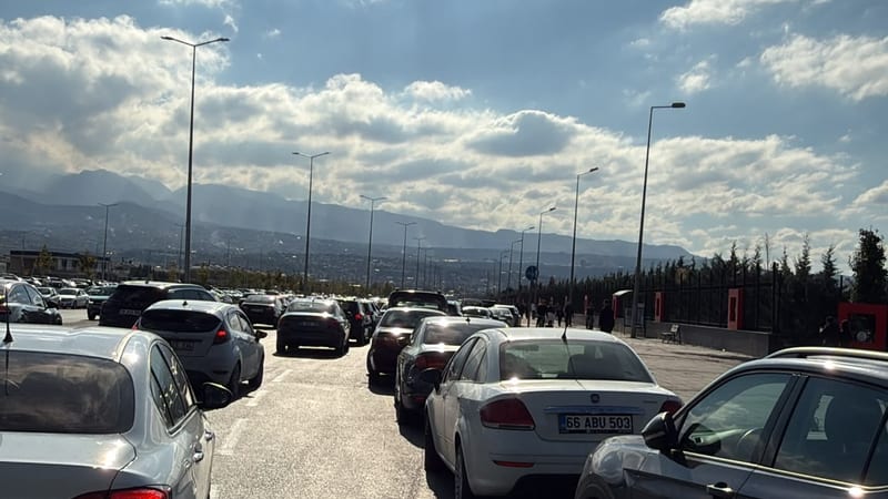 Talas Bulvarı RTE Millet Bahçesi yolunda trafik yoğunluğu