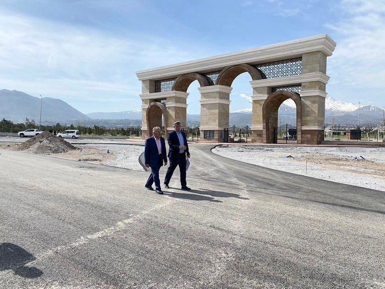 BÜYÜKKILIÇ: “TÜRKİYE’NİN EN BÜYÜK VE EN YEŞİL MİLLET BAHÇESİ GÜN SAYIYOR”