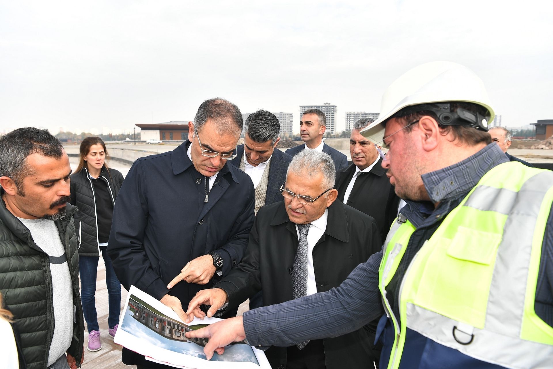 BÜYÜKKILIÇ: “TÜRKİYE’NİN EN BÜYÜK VE EN YEŞİL MİLLET BAHÇESİ GÜN SAYIYOR”