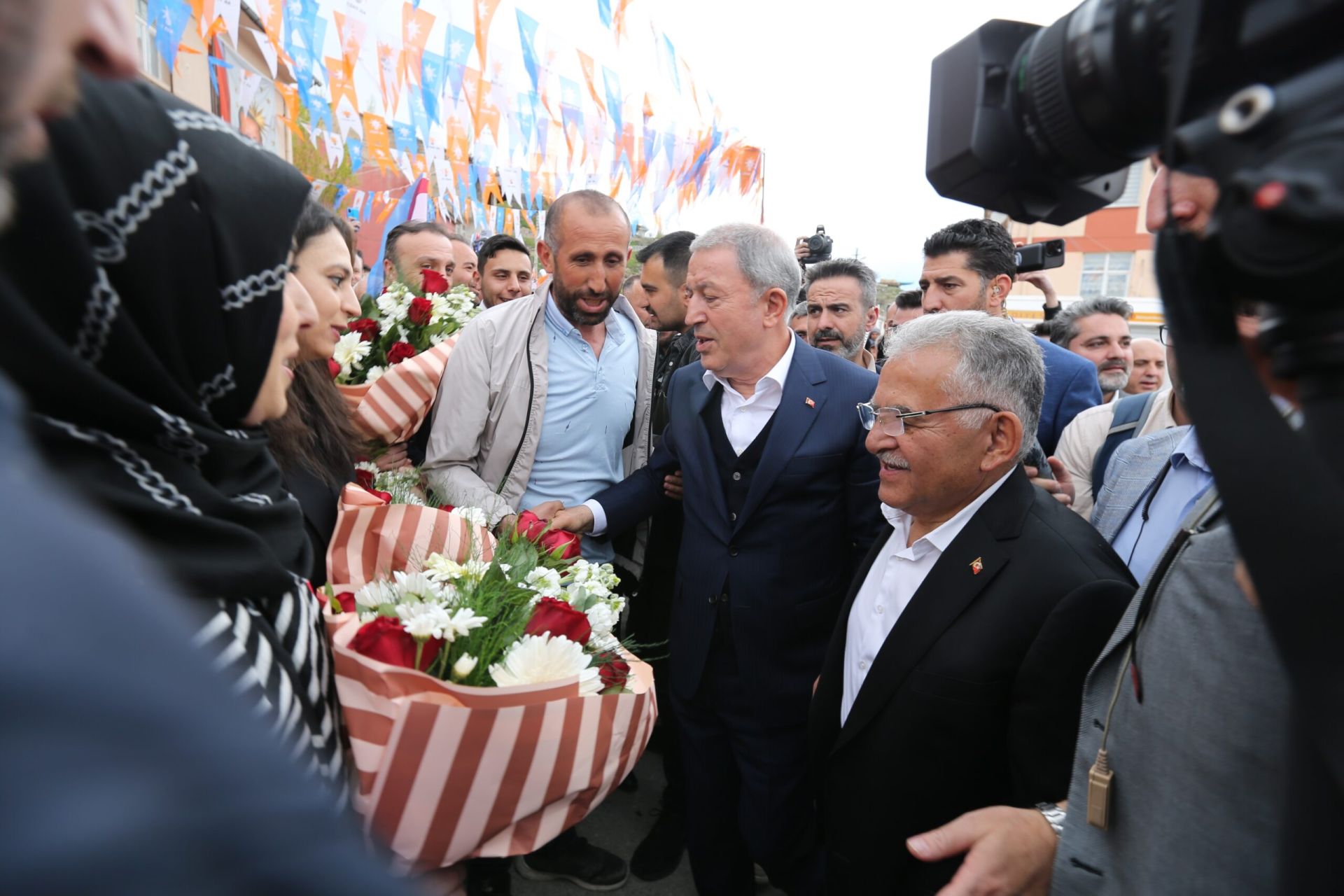 Bakan Akar Ve Başkan Büyükkılıç Tomarza Ve Bünyan İlçelerini Ziyaret Etti