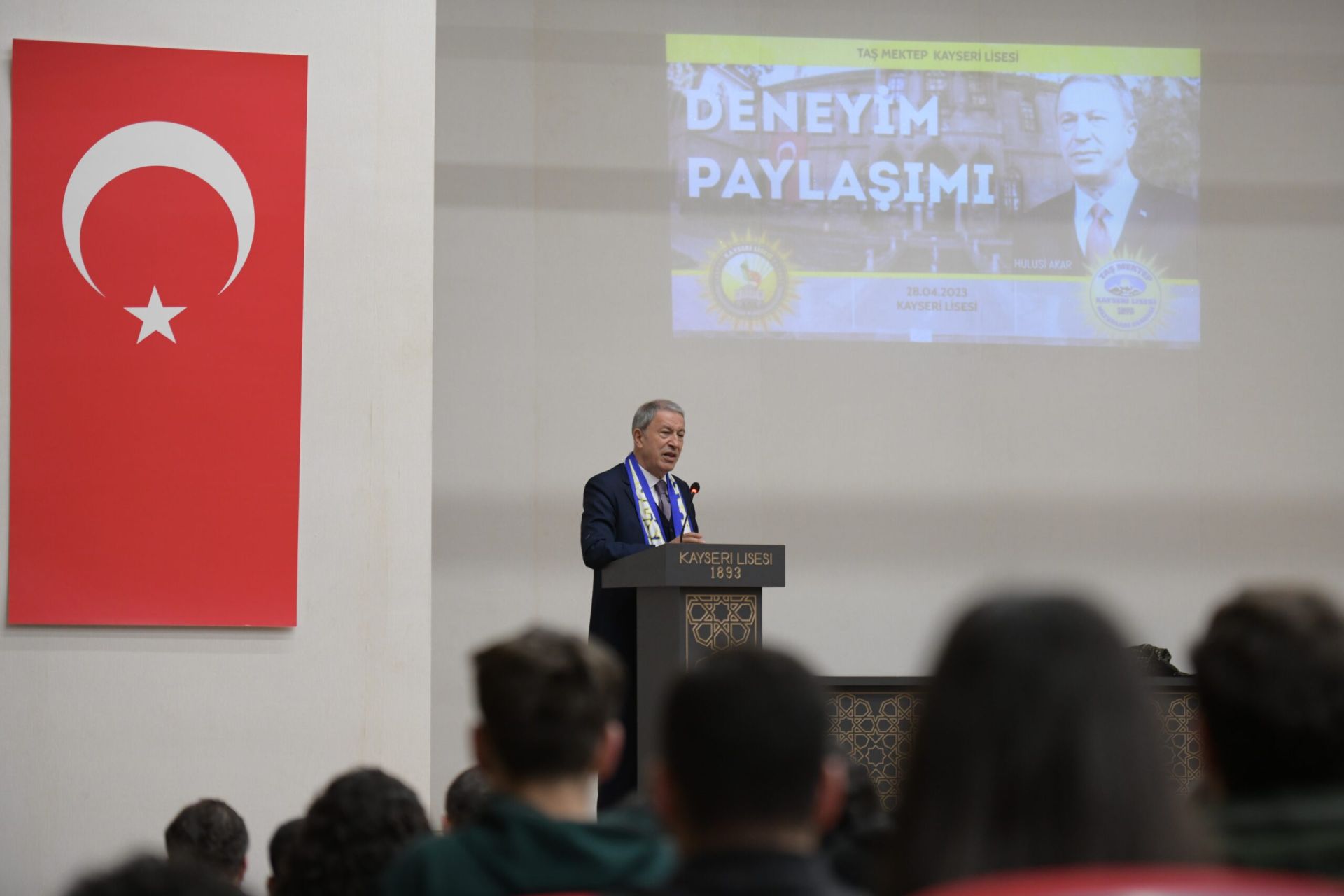 BAKAN AKAR, “VATANIMIZI, MİLLETİMİZİ, BAYRAĞIMIZI, SANCAĞIMIZI, CUMHURİYETİMİZİ UNUTMAYALIM”