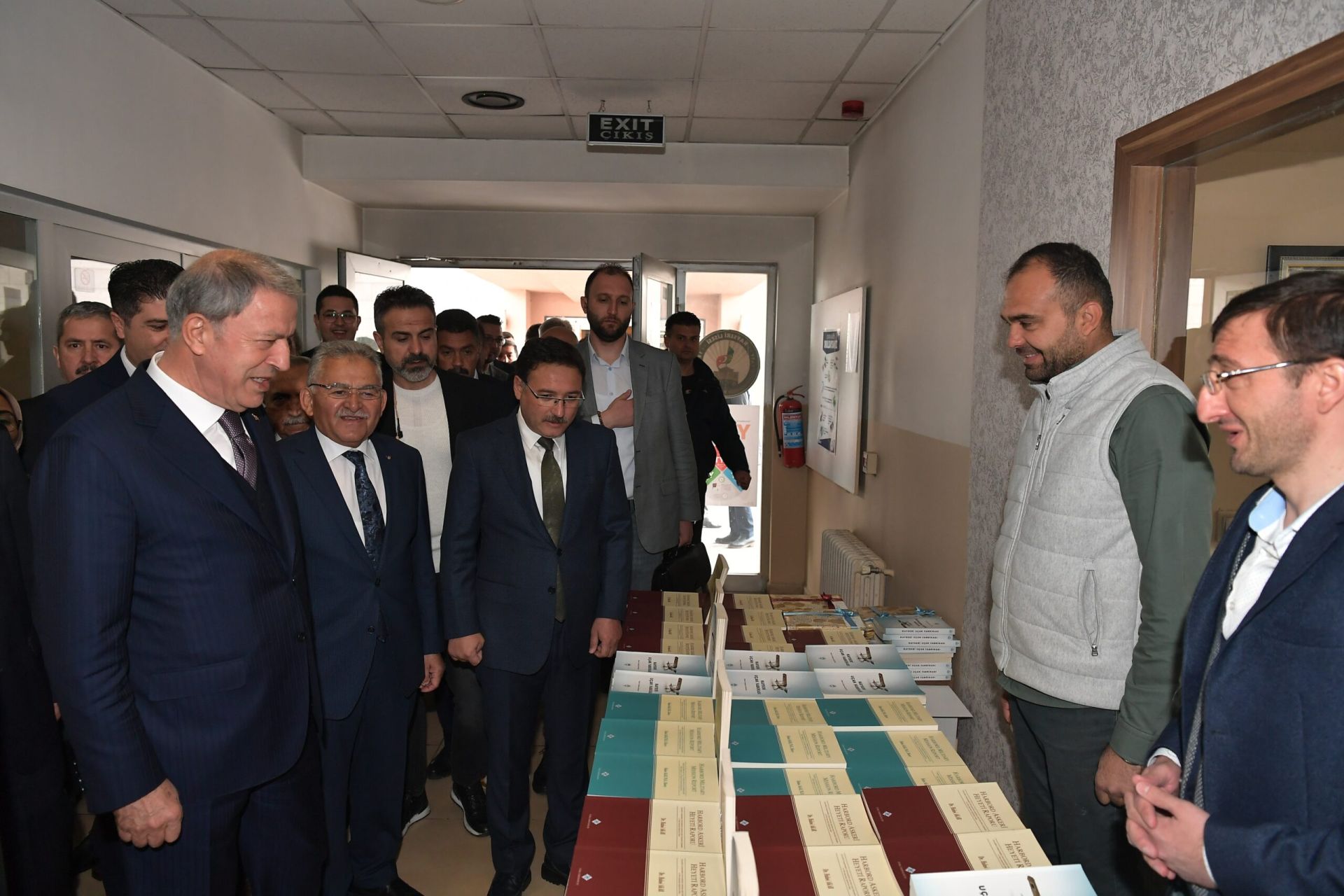 BAKAN AKAR, “VATANIMIZI, MİLLETİMİZİ, BAYRAĞIMIZI, SANCAĞIMIZI, CUMHURİYETİMİZİ UNUTMAYALIM”