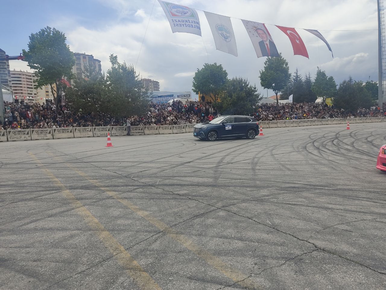 Togg ile slalom gösterisi ve drift show